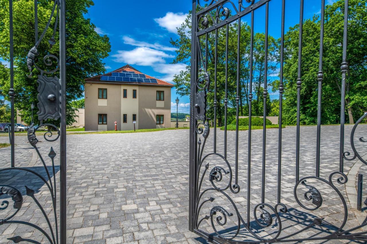 La Contessa Castle Hotel Сильвашварад Экстерьер фото
