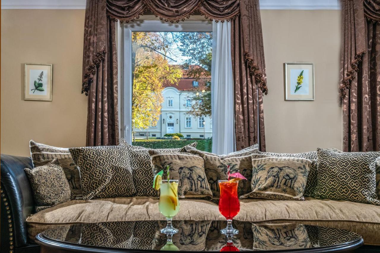 La Contessa Castle Hotel Сильвашварад Экстерьер фото